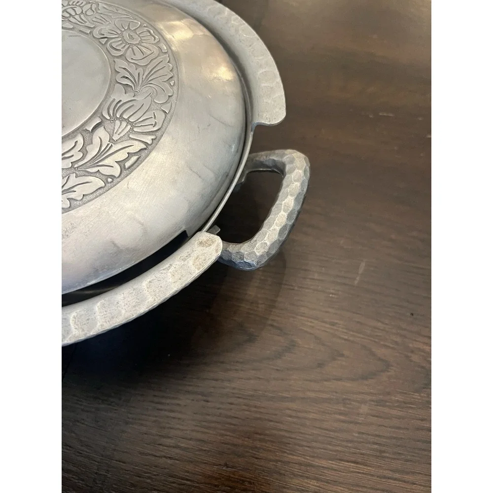 Vintage Everlast Hammered Aluminum Floral Lidded Casserole Dish — 11